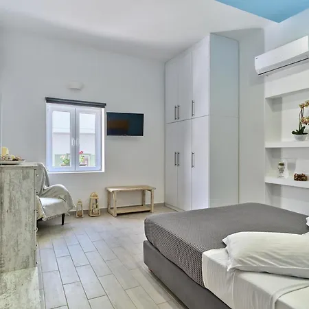 Colors In - House For 6 People In The Of Paros Naousa (Paros)