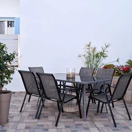 Colors In - House For 6 People In The Of Paros Nyaraló *