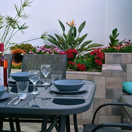 Colors In - House For 6 People In The Of Paros