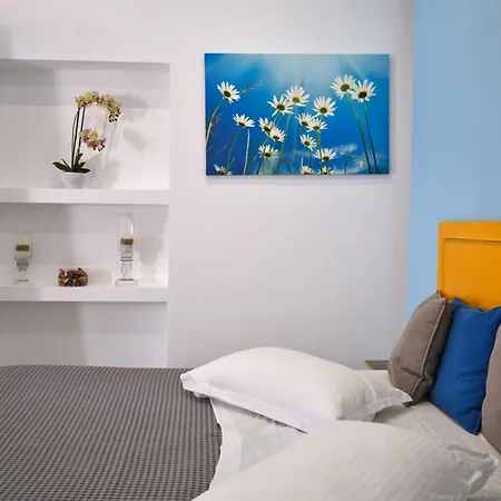 Colors In - House For 6 People In The Of Paros Nyaraló *